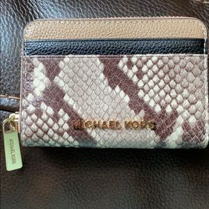On trend snake print wallet